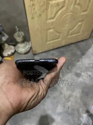 Photo - Apple iPhone 7 32 GB Black