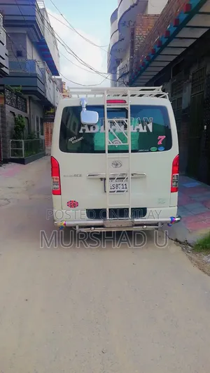 Toyota HiAce 2015 White