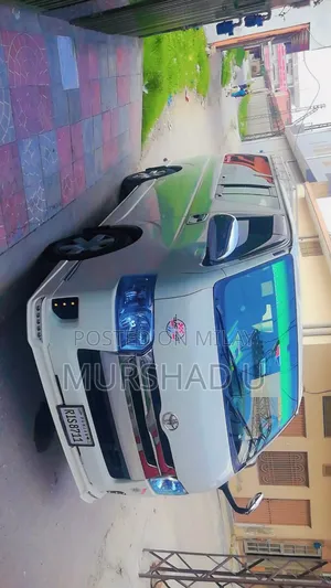 Toyota HiAce 2015 White