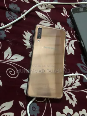 Photo - Samsung Galaxy A7 128 GB Gold