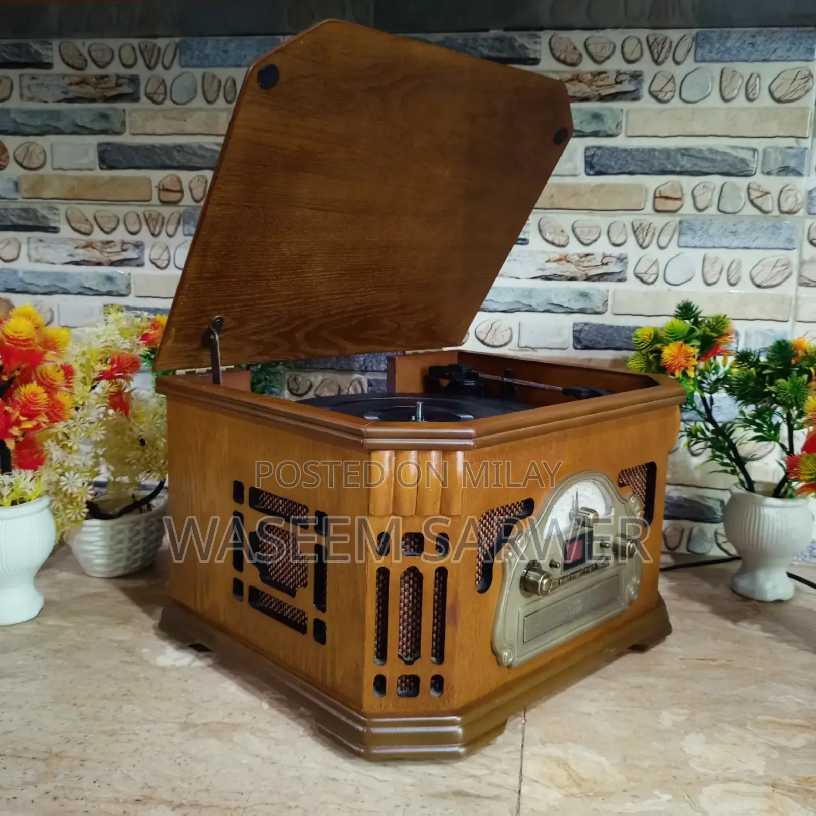 Wooden Turntable Gramophone Record Player Antique
