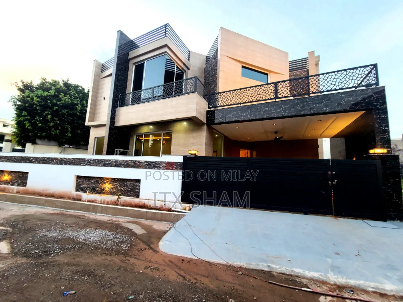 Furnished 5bdrm House in Bahar Street House, Bani Gala for sale