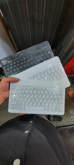 Photo - Smart Keyboard +Bluetooth Connected