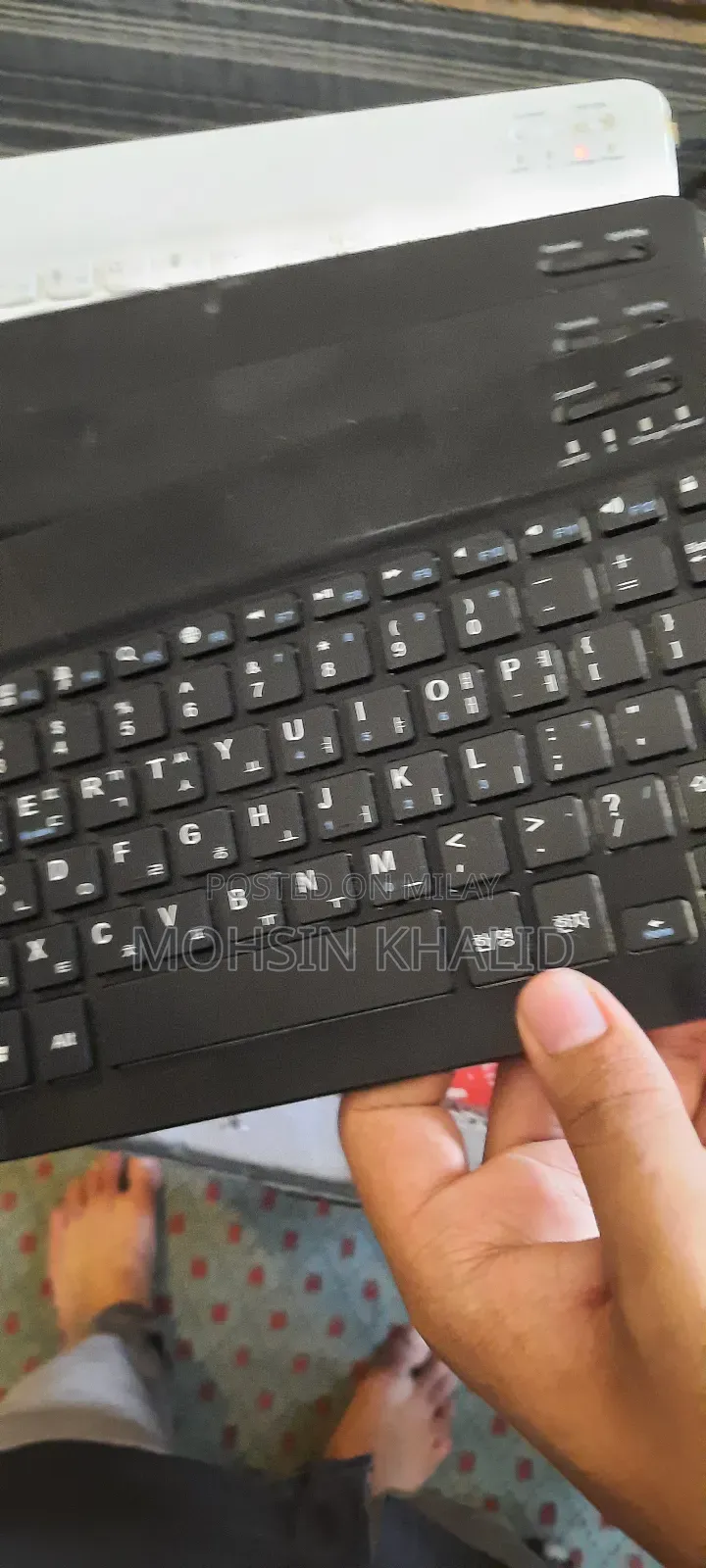 Smart Keyboard +Bluetooth Connected