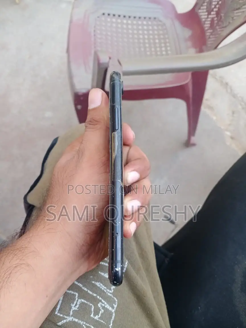 Apple XR 64 GB Black