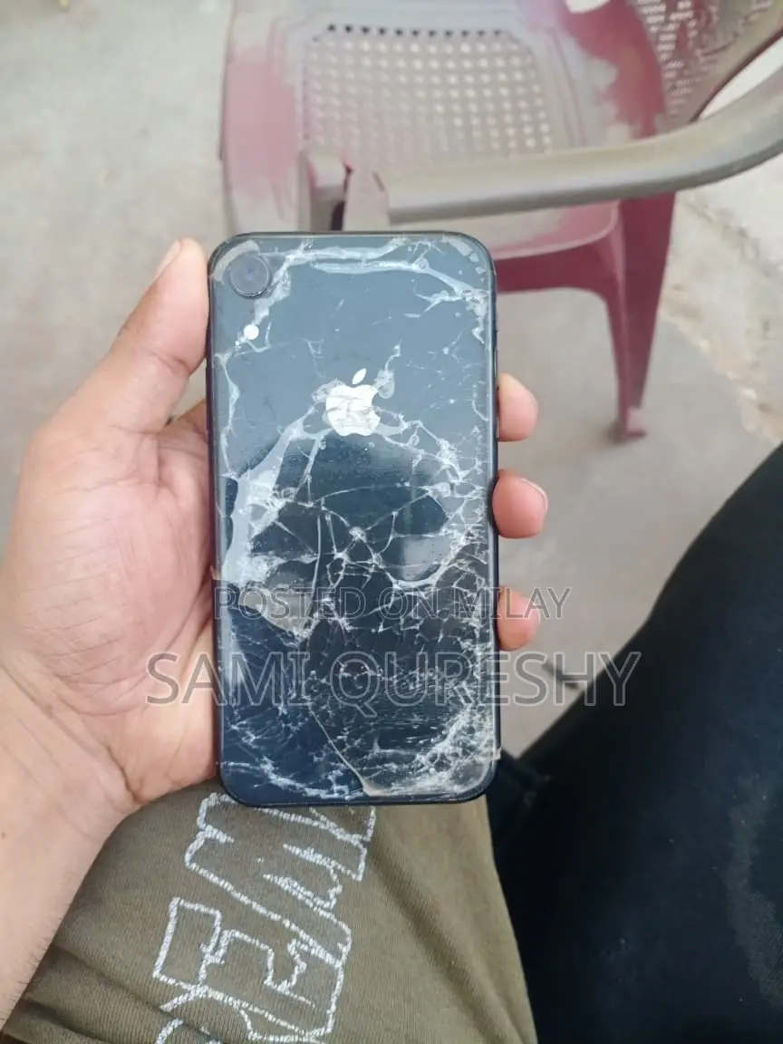 Apple XR 64 GB Black