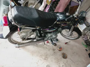 Photo - Honda CB 2018 Black