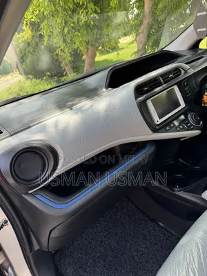 Toyota Aqua 2017 Silver