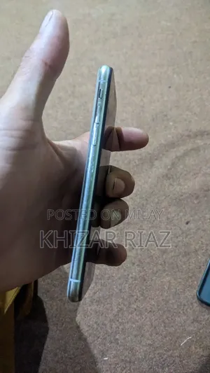 Apple iPhone XS 64 GB White