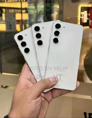 Photo - New Samsung Galaxy S23 128 GB Gold