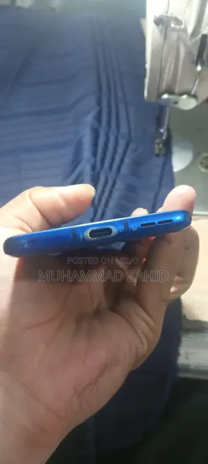 Photo - OnePlus 8 Pro 256 GB Blue