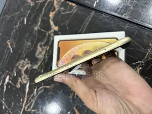 Apple XR 64 GB Yellow
