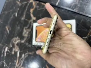 Apple XR 64 GB Yellow
