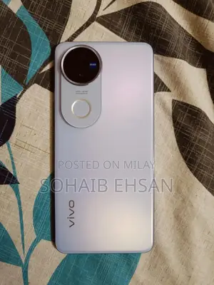 Photo - Vivo V50 256 GB Purple