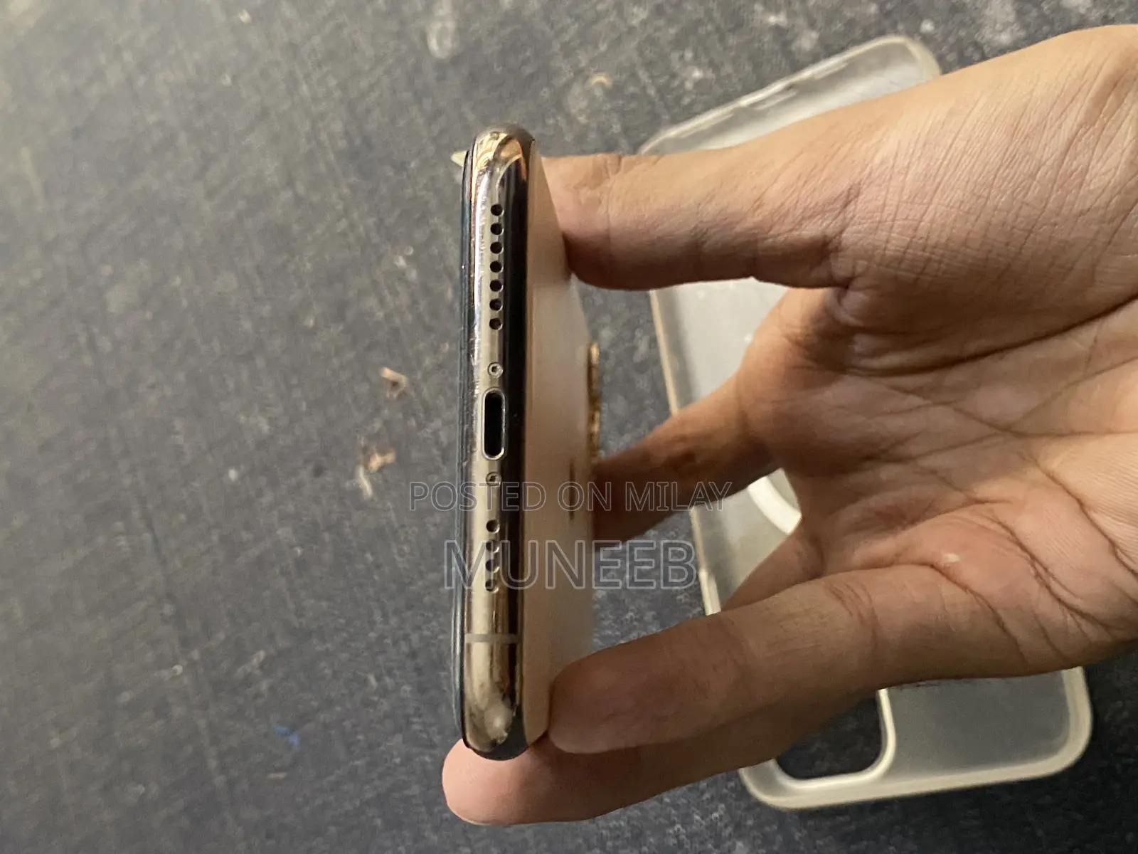 New Apple iPhone 11 Pro Max 64 GB Gold