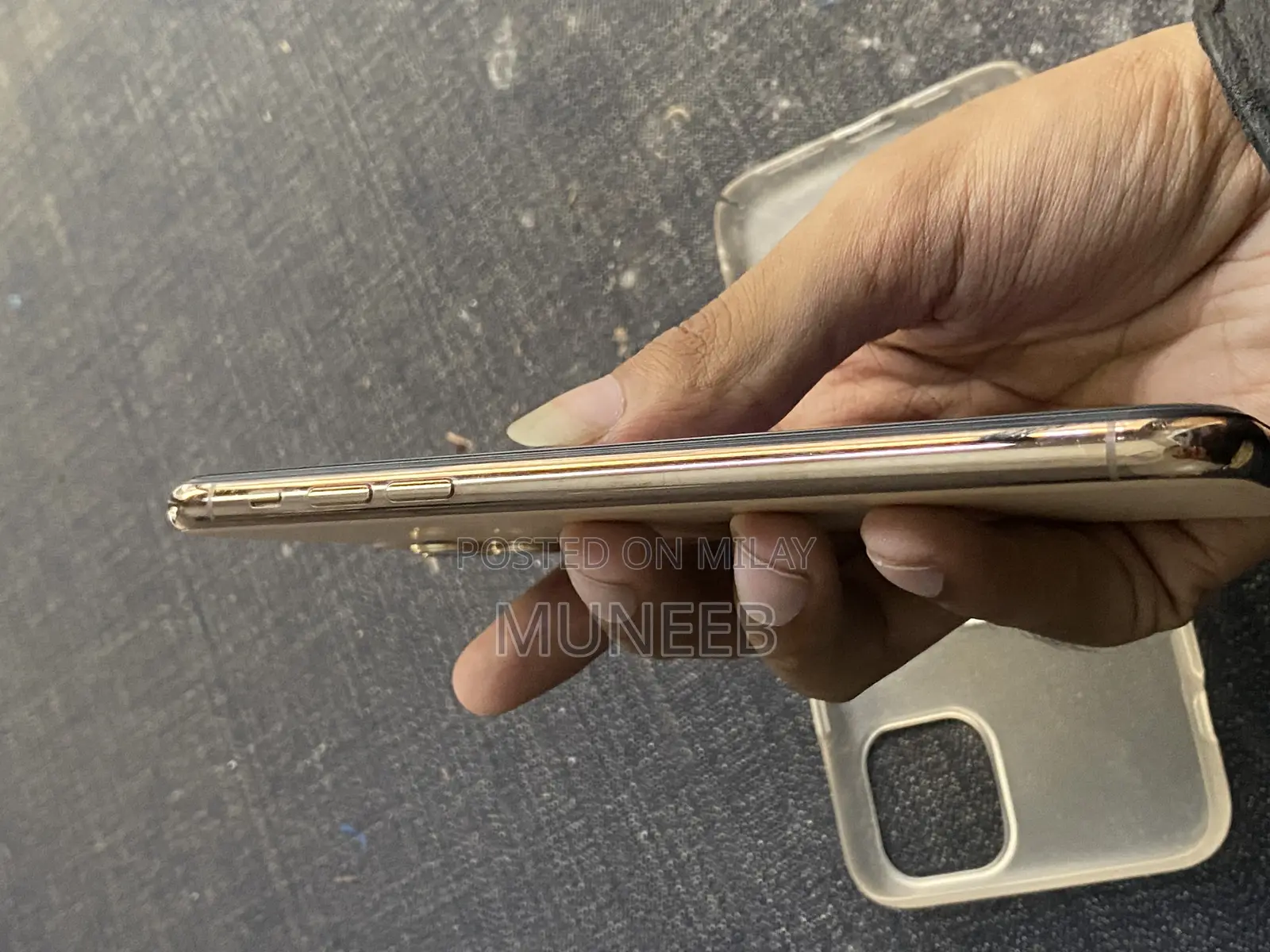 New Apple iPhone 11 Pro Max 64 GB Gold