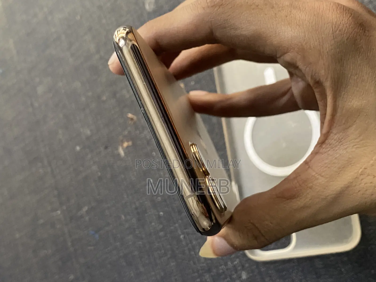 New Apple iPhone 11 Pro Max 64 GB Gold