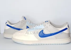 Photo - Nike Dunk Low "Ivory Hyper Royal