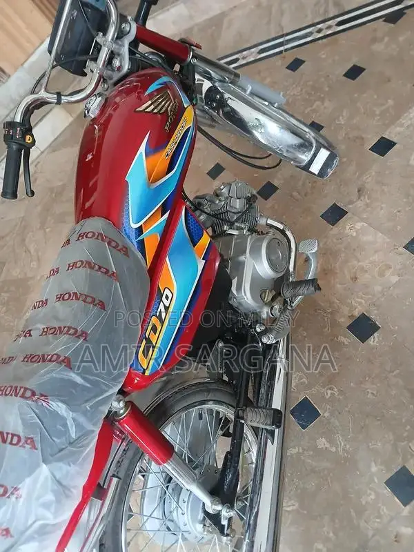 Honda CD 70 Motorcycle - Classic Commuter Bike