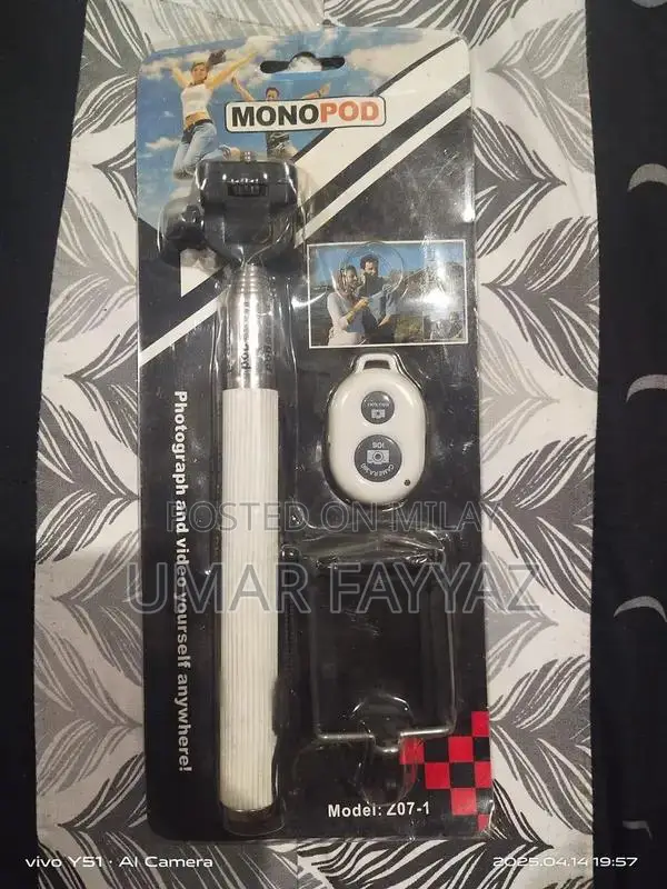 Extendable Selfie Monopod with Remote Capture Control