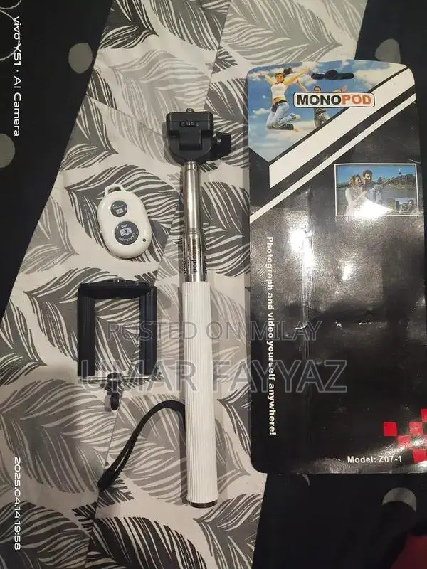 Extendable Selfie Monopod with Remote Capture Control