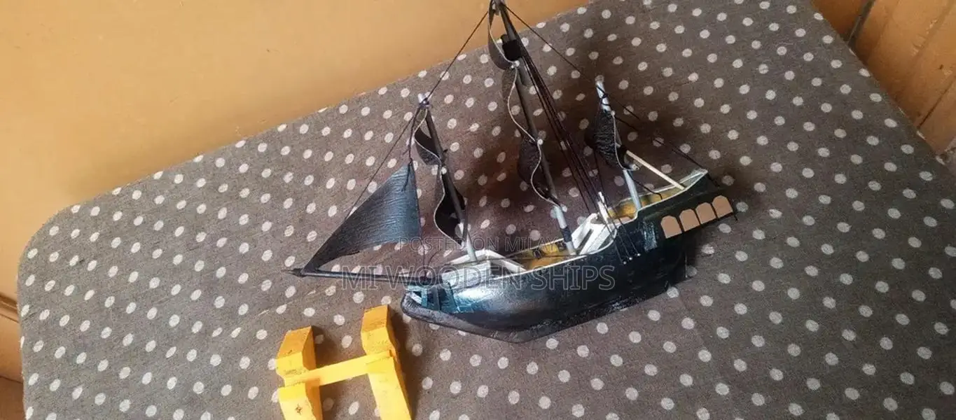 Detailed Table for Scale Model Displays of Ships and Aircrafts