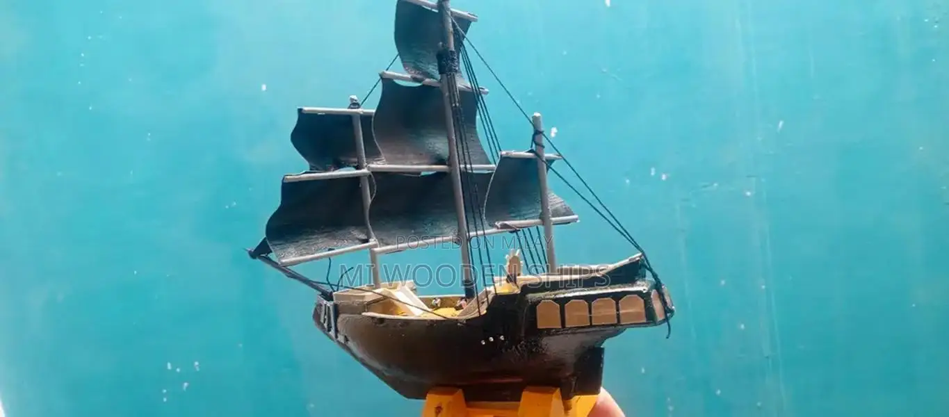 Detailed Table for Scale Model Displays of Ships and Aircrafts