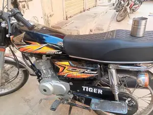 Photo - Honda 125 Motorcycle or Bicycle Caller Accessory