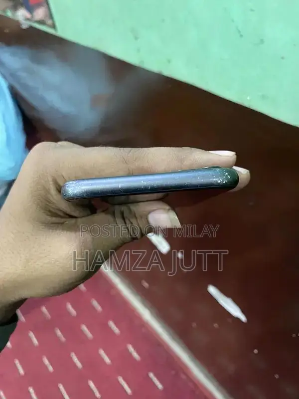 Apple iPhone 11 64GB Smartphone with Good Battery Health