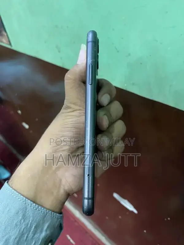 Apple iPhone 11 64GB Smartphone with Good Battery Health