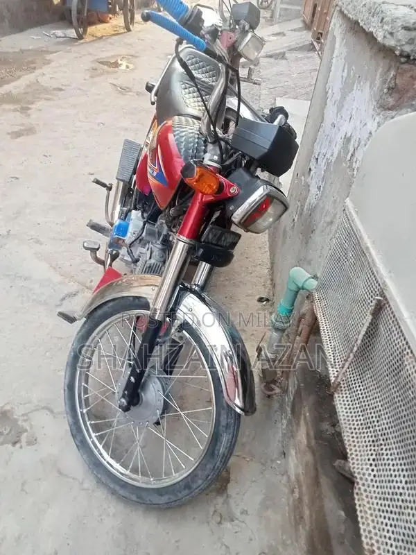 Hond CD 70 Motorcycle 20 Model Low Mileage Vintage Bike