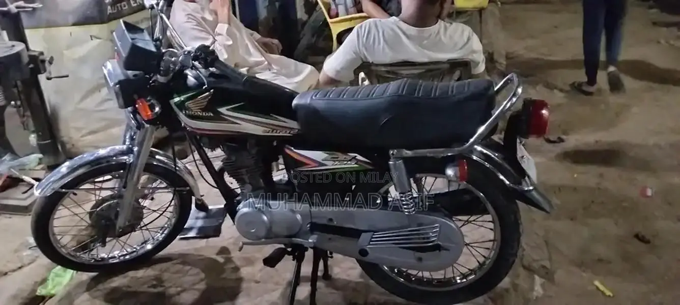 Honda 125 Motorcycle - 2016 Model in Excellent Condition