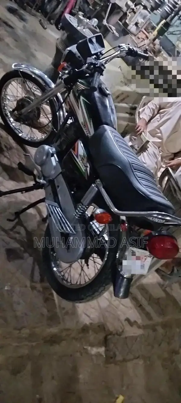 Honda 125 Motorcycle - 2016 Model in Excellent Condition