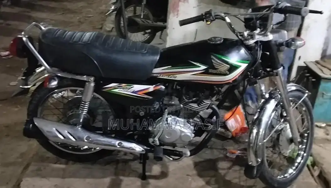 Honda 125 Motorcycle - 2016 Model in Excellent Condition