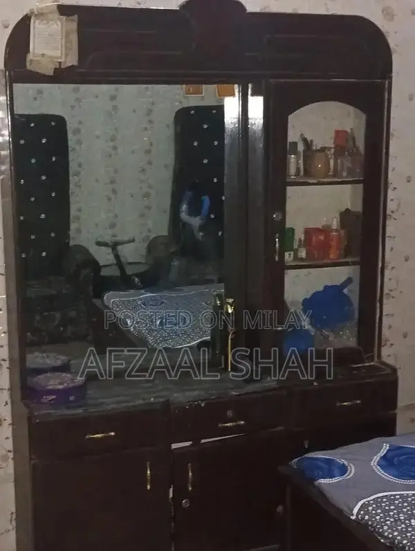 Wooden Dressing Table in Good Condition