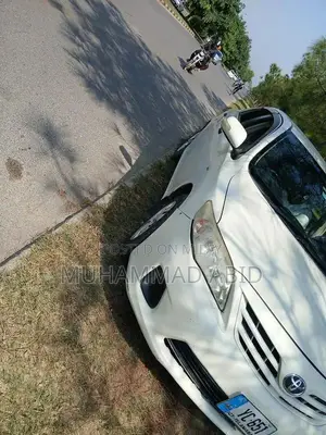 Photo - Toyota Corolla GLi Sedan - Reliable Compact Car