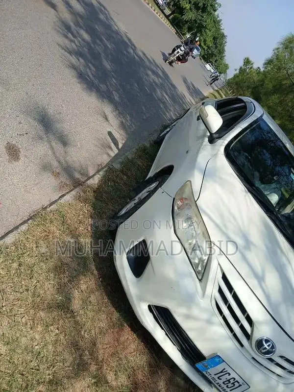 Toyota Corolla GLi Sedan - Reliable Compact Car