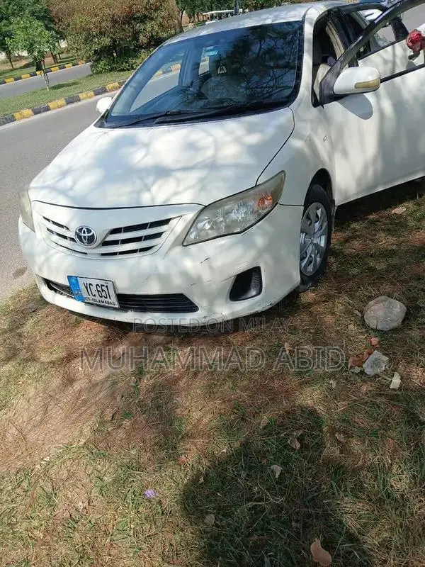 Toyota Corolla GLi Sedan - Reliable Compact Car