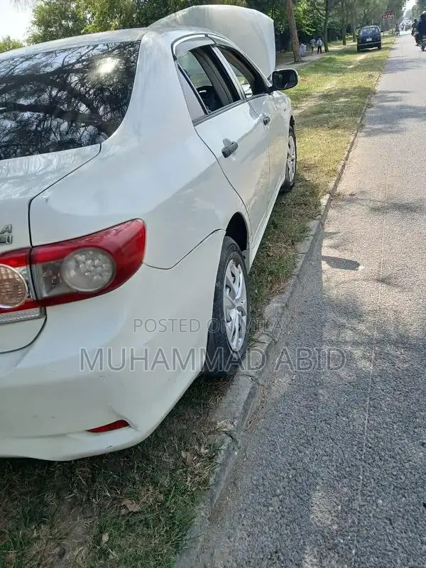 Toyota Corolla GLi Sedan - Reliable Compact Car