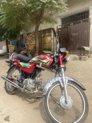 CD 70 2022 Motorcycle Modal - Excellent Condition