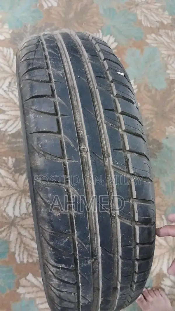 High-Quality 185/65/R15 Car Tires - Nearly New Condition