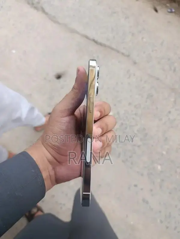 Pristine White Smartphone Excellent Condition