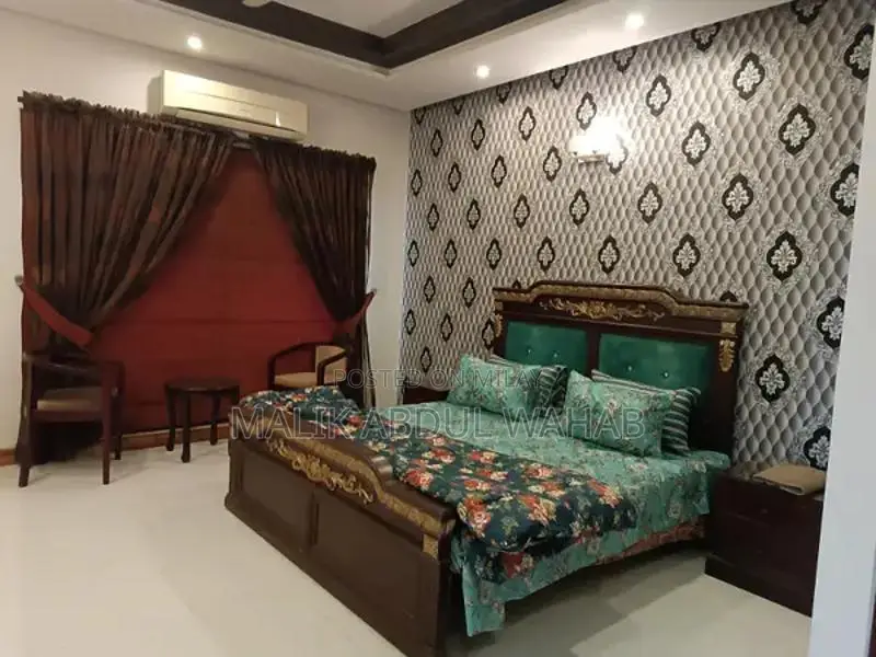 Luxurious 5-Bedroom Fully Furnished House for Short-Term Rentals