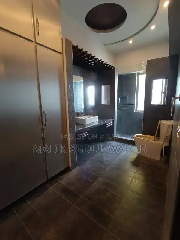 Luxurious 5-Bedroom Fully Furnished House for Short-Term Rentals