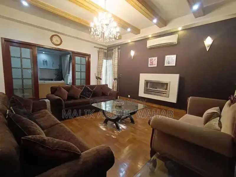 Luxurious 5-Bedroom Fully Furnished House for Short-Term Rentals