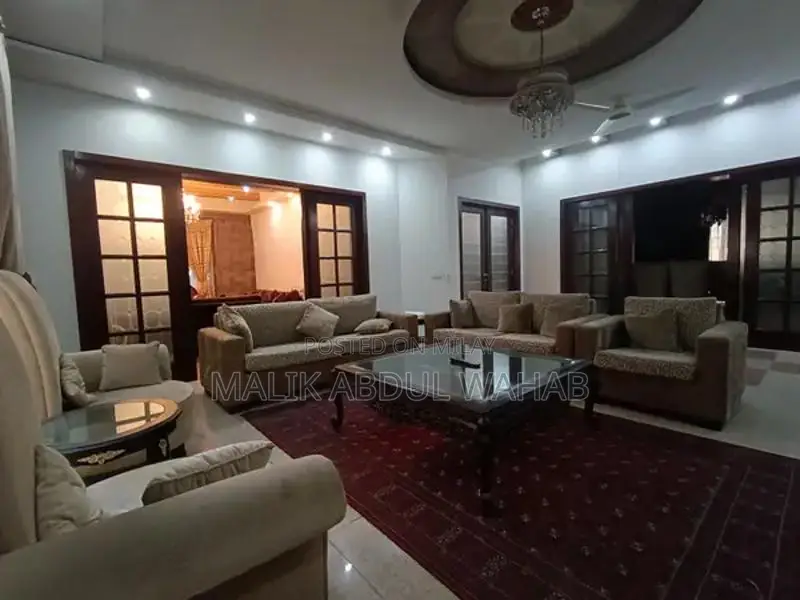 Luxurious 5-Bedroom Fully Furnished House for Short-Term Rentals