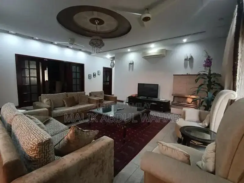 Luxurious 5-Bedroom Fully Furnished House for Short-Term Rentals