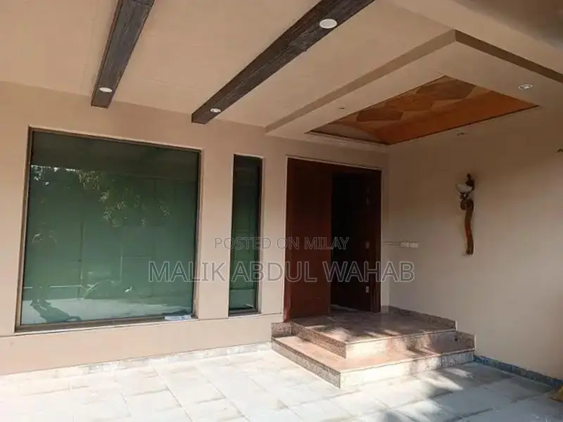 Luxurious 5-Bedroom Fully Furnished House for Short-Term Rentals