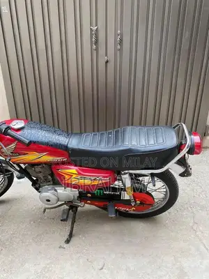Photo - 2021 Honda 125cc Motorcycle - Near Perfect Condition