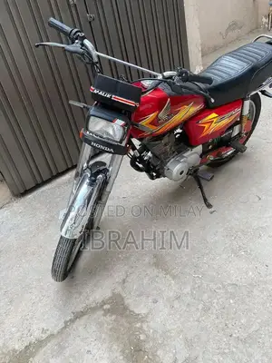 2021 Honda 125cc Motorcycle - Near Perfect Condition
